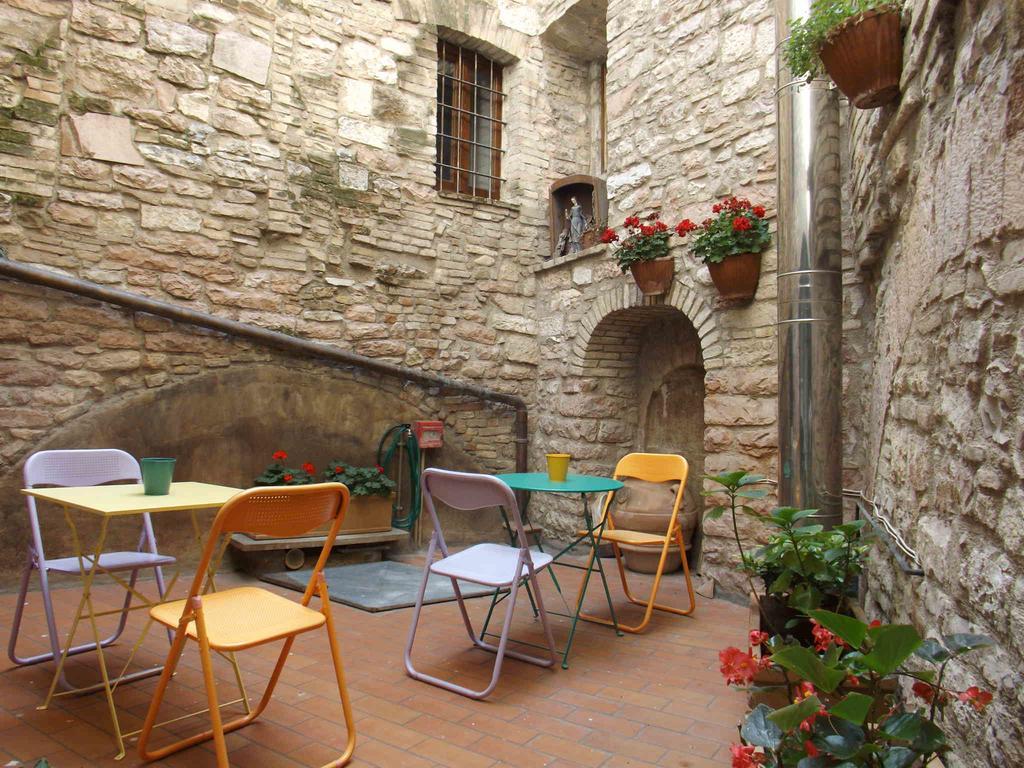 Camere Santa Chiara Assise Extérieur photo